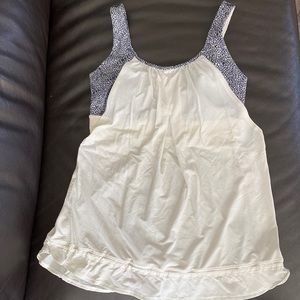 Lululemon tank top with built in support sz 6
